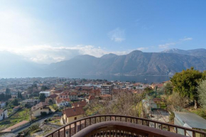 Lake View Villa with Private Parking Mandello Del Lario